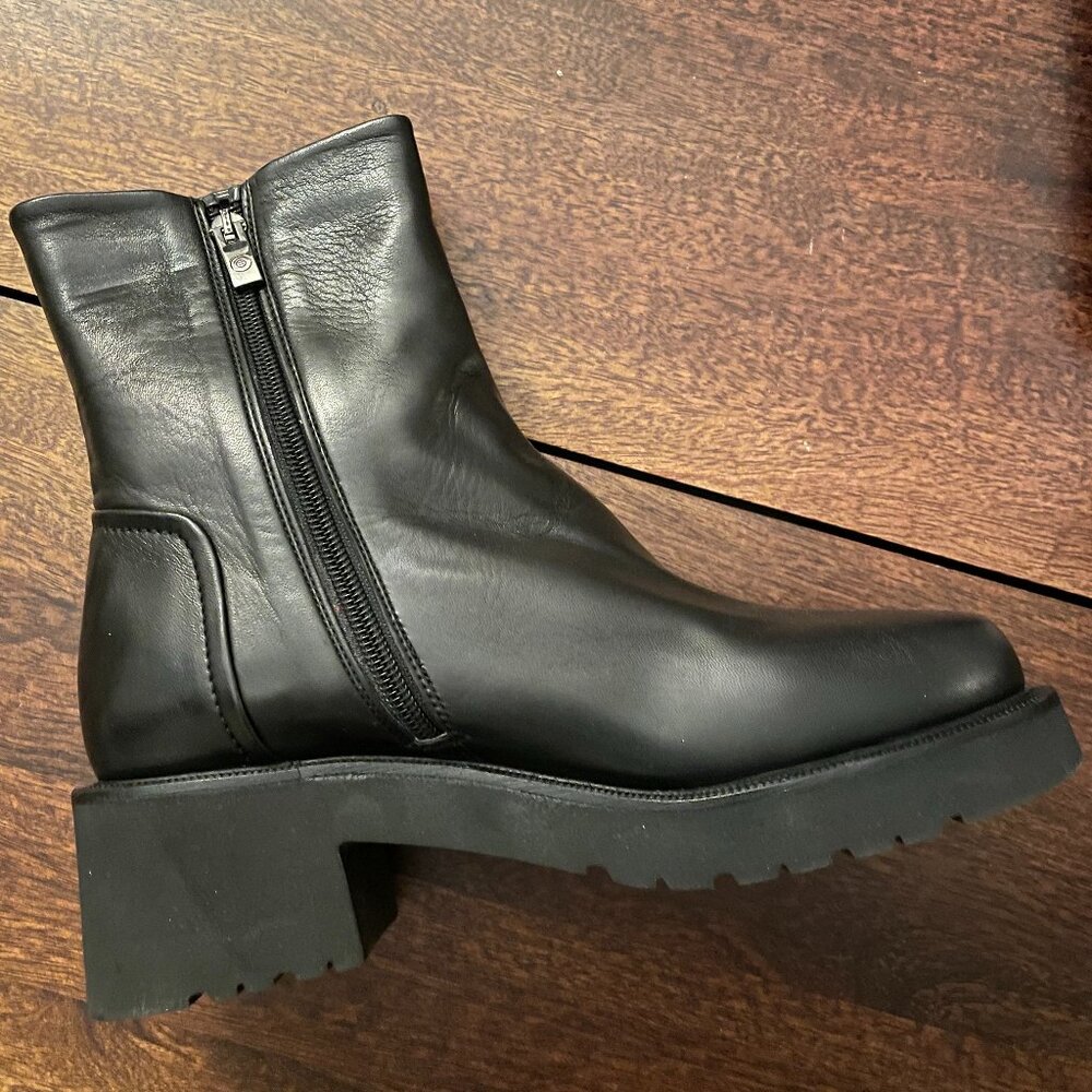 NWT Pas de Rouge Black Leather Ankle Boot